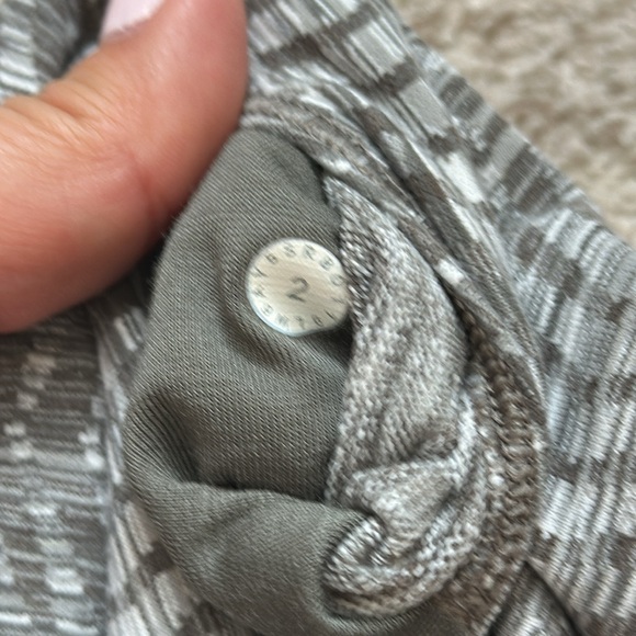 Lululemon Wunder Under Crop (High-Rise) Legging Full-On Luon 21" Olive EUC - Picture 8 of 11